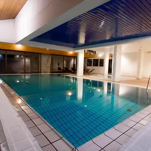 hotel-restaurant-le-bellevue-thollon.hotels-rhonealpes.com/