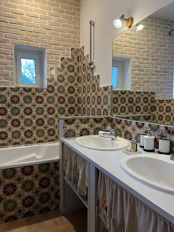 Maison d'hôtes Hotel Blanche Fleur à Châteauneuf-de-Gadagne
