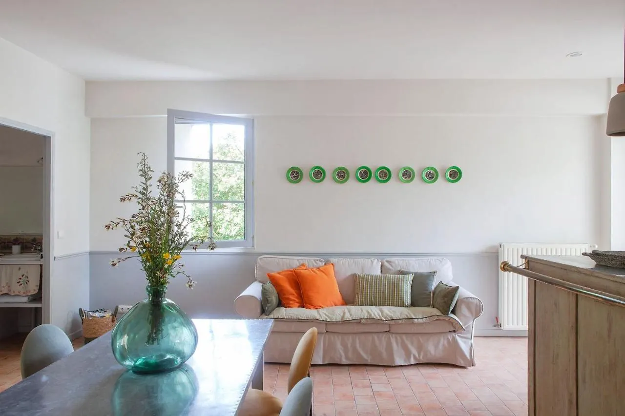 Maison d'hôtes Hotel Blanche Fleur à Châteauneuf-de-Gadagne