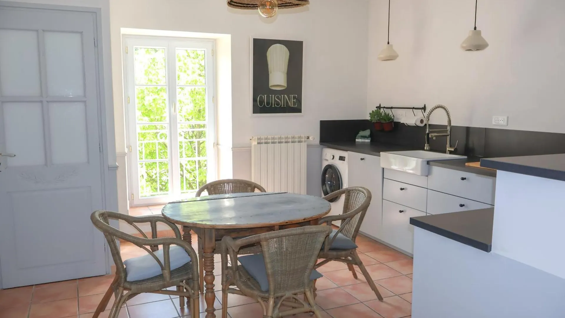 Maison d'hôtes Hotel Blanche Fleur à Châteauneuf-de-Gadagne