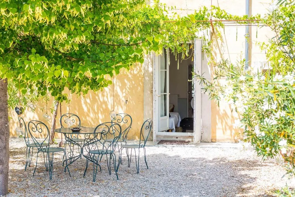 Maison d'hôtes Hotel Blanche Fleur à Châteauneuf-de-Gadagne